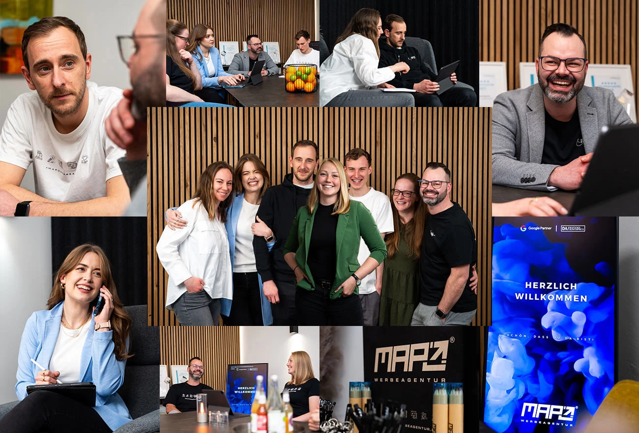 Team der MAPO Werbeagentur Potsdam – Collage aus verschiedenen Momenten im Büro: Brainstorming am Tisch, Diskussionen, freundliche Mitarbeiter lächelnd in die Kamera, kreatives Arbeiten mit Tablets, ein Willkommen-Bildschirm mit Google-Partner-Logo und Auszeichnungen im Hintergrund – kreative Agentur für Marketing, Design und Werbung